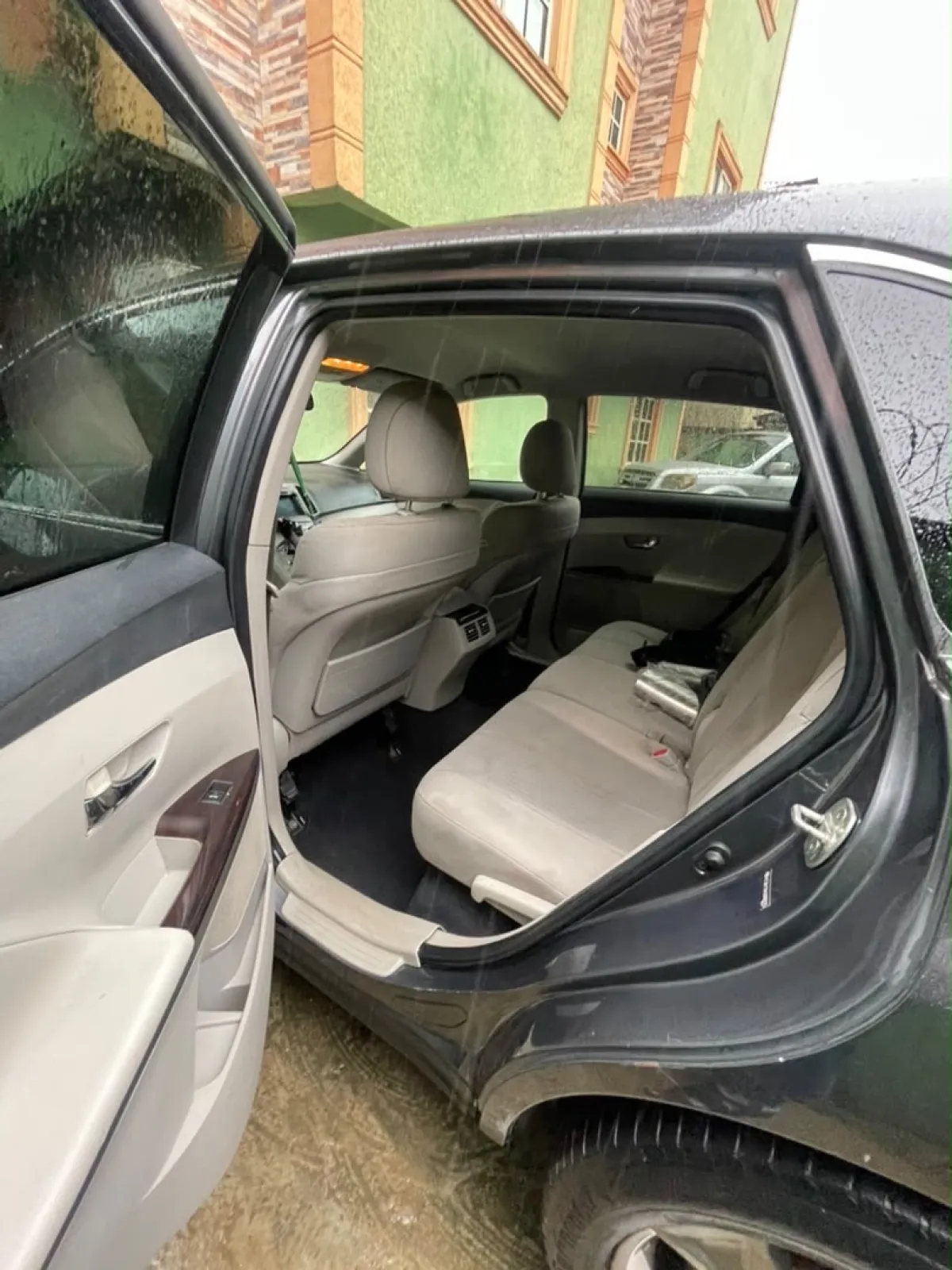 Pure First Body 2010 Toyota VENZA AWD V6 - Image 4