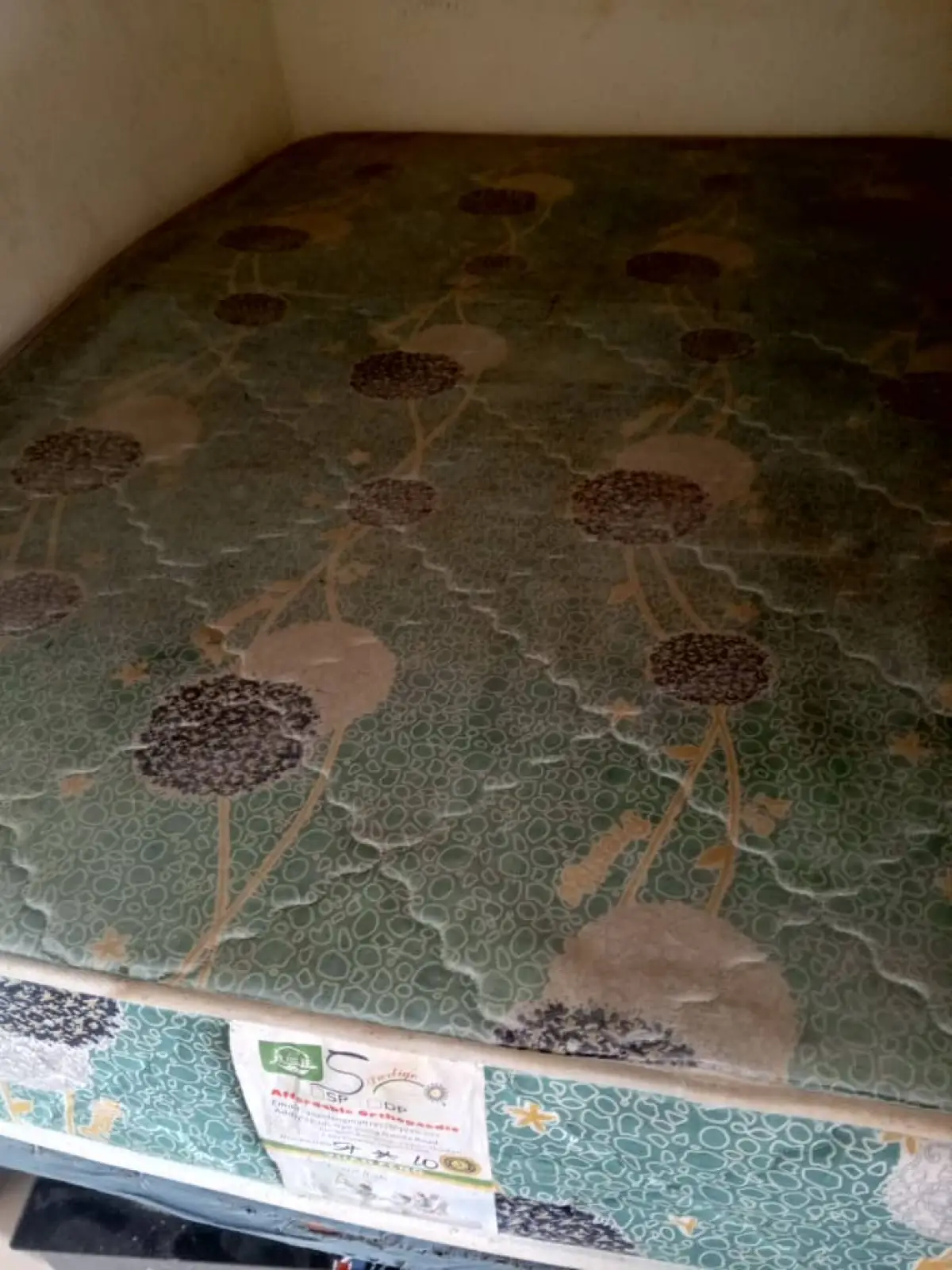 Bedstand & foam - Image 2