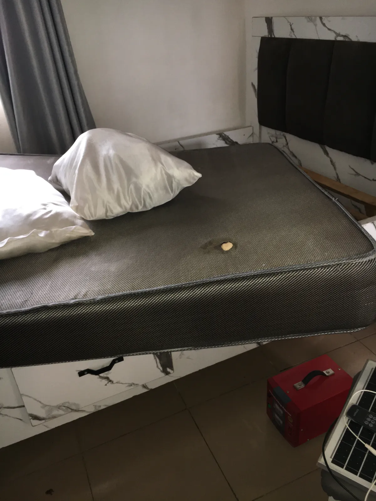 6 by 4 Hara mattress and pillow - Image 2