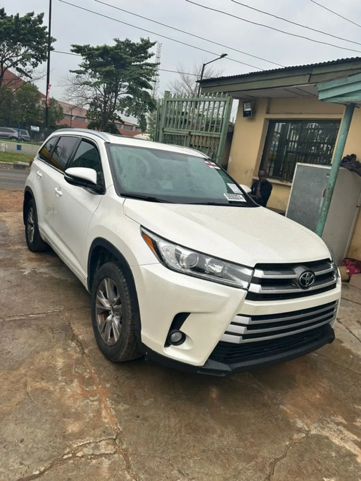 2016 model toyota highlander - Image 1
