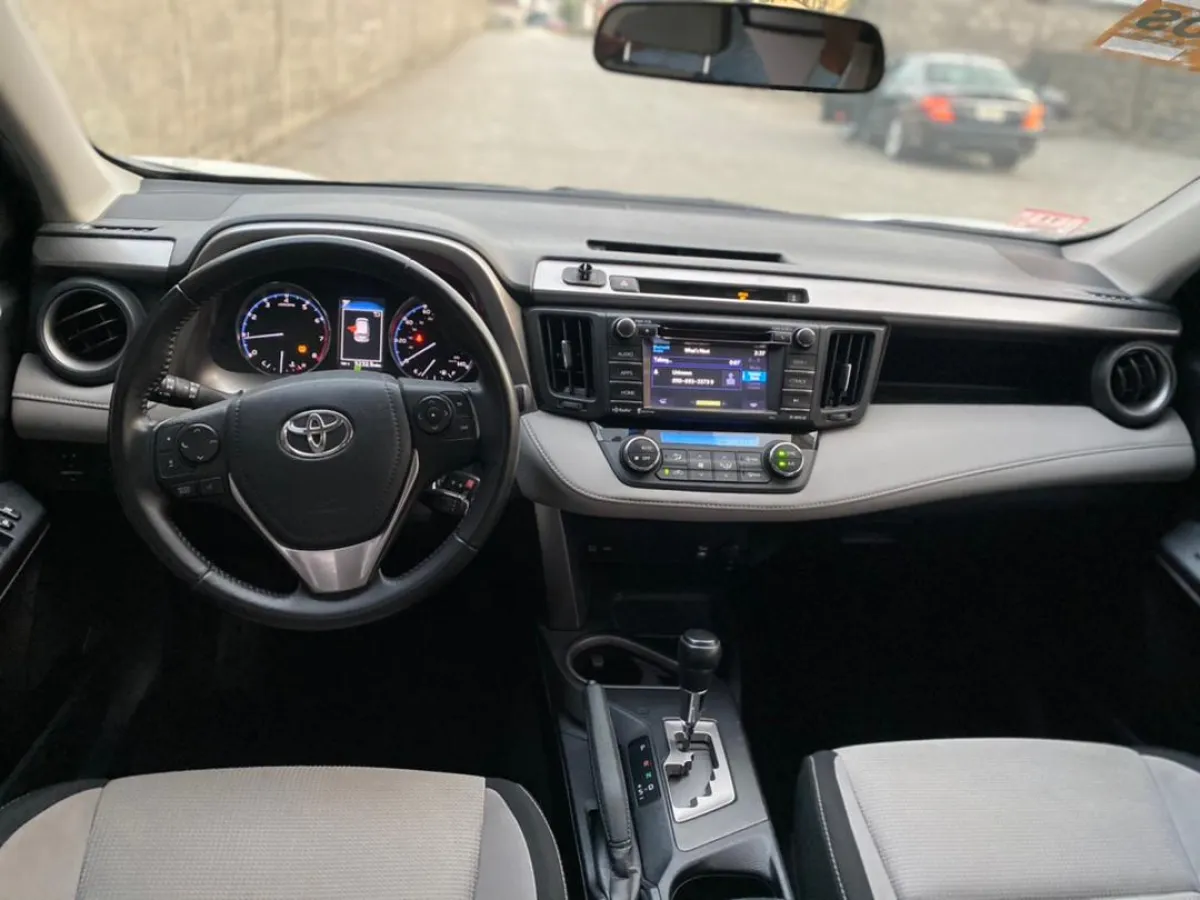 2017 Toyota Rav4 XLE - Image 3
