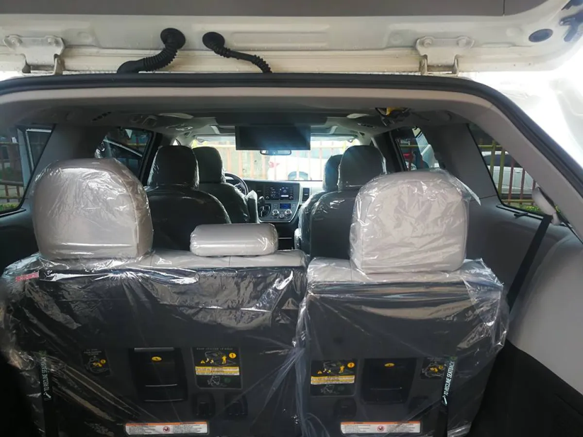 Toyota Sienna Limited AWD - Image 2