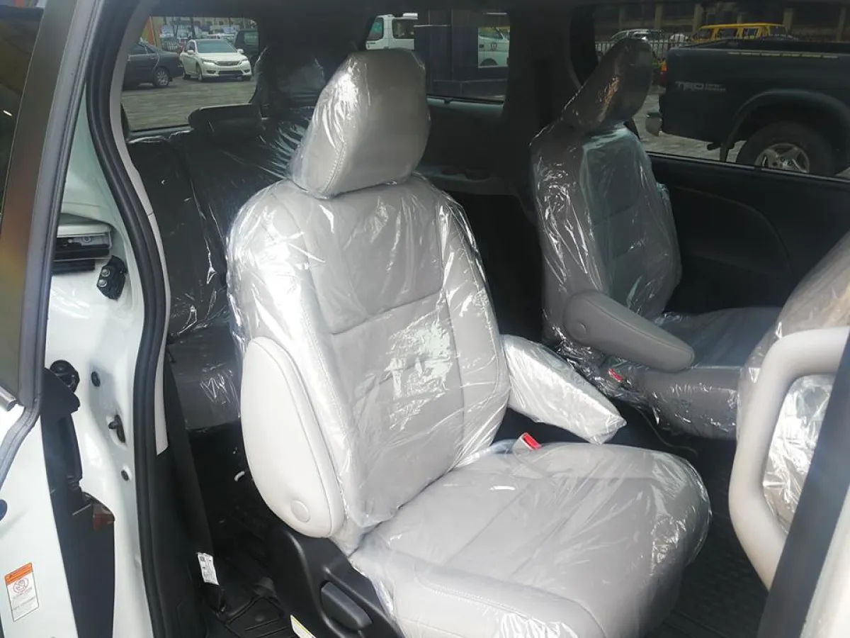 Toyota Sienna Limited AWD - Image 3
