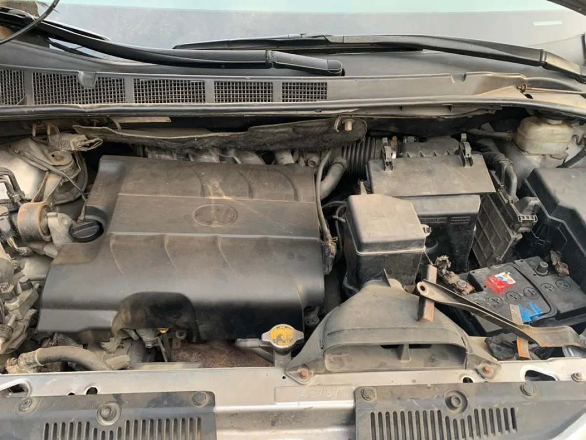 Neatly Toyota Sienna 2010 - Image 2