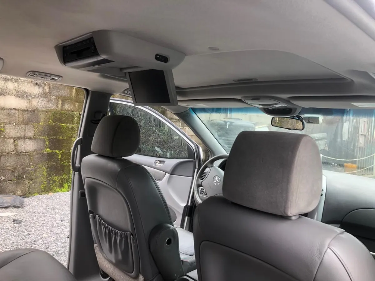 Toyota Sienna 2008 Tokunbo Full Option - Image 2