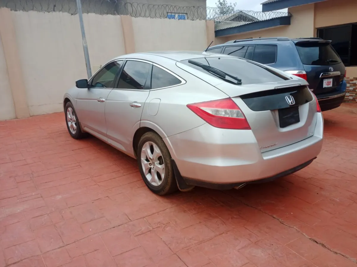 Super Clean 2011 Honda Crosstour EXL - Image 3