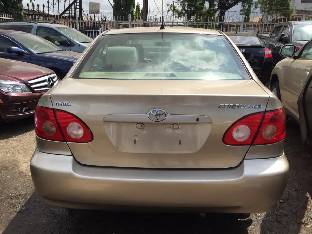 Toyota Corolla Ce - Image 1