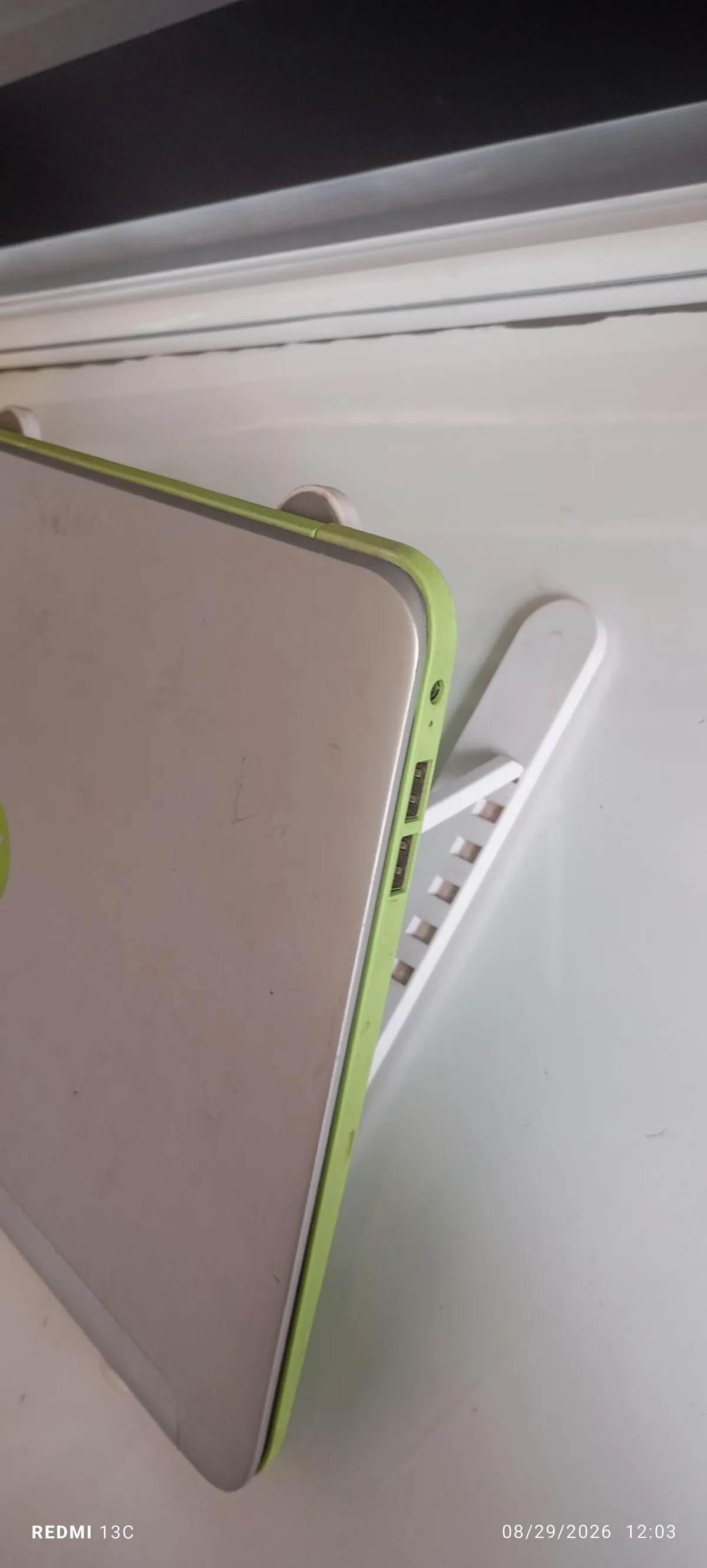 Foldable white plastic laptop stand - Image 3
