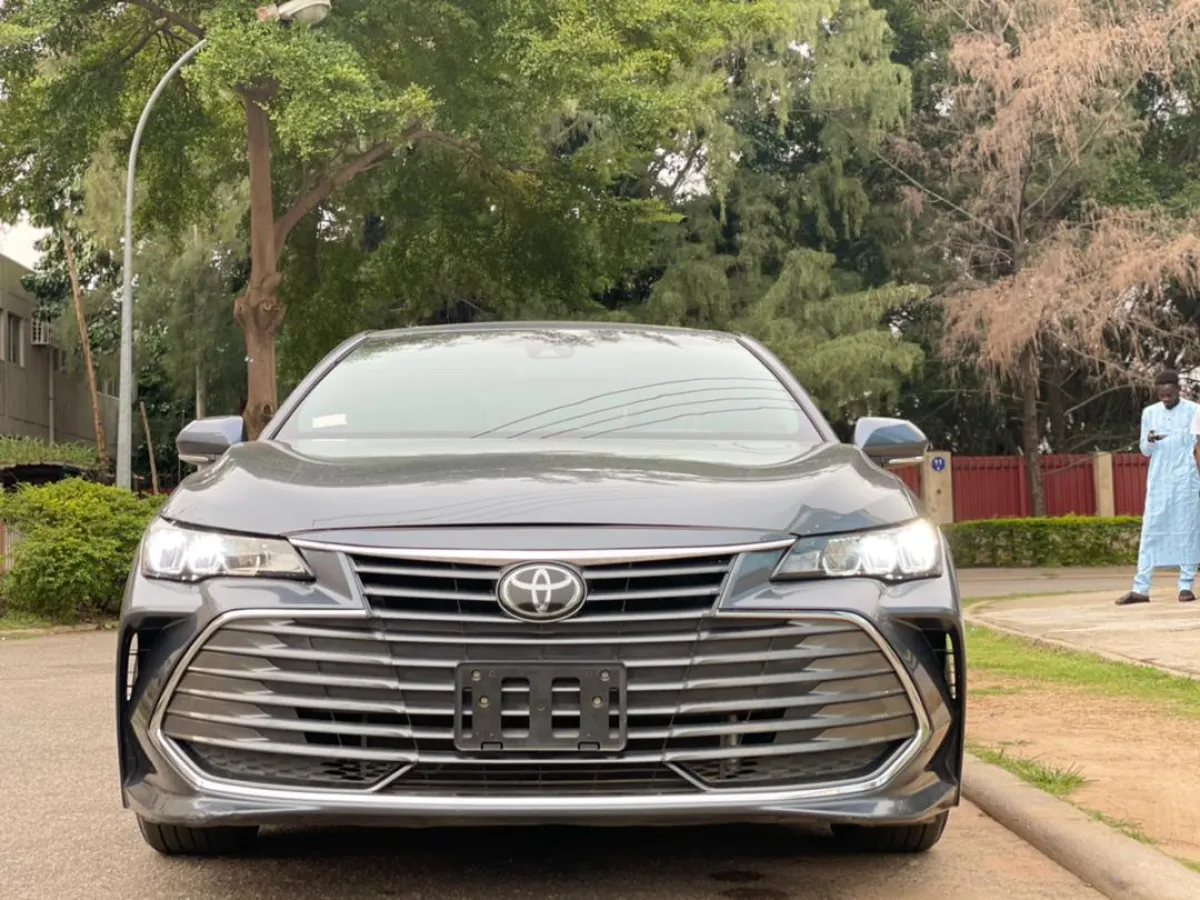 2018 Toyota Avalon XLE - Image 1