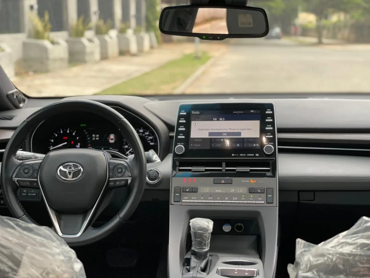 2018 Toyota Avalon XLE - Image 5