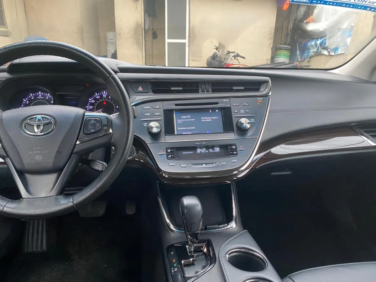 Top Of The Class Super 2015 Toyota Avalon Xle - Image 4