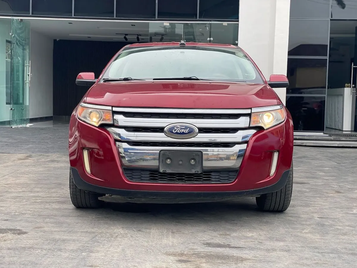 Extremely Clean 2013 Ford Edge Red (toks Standard) - Image 3