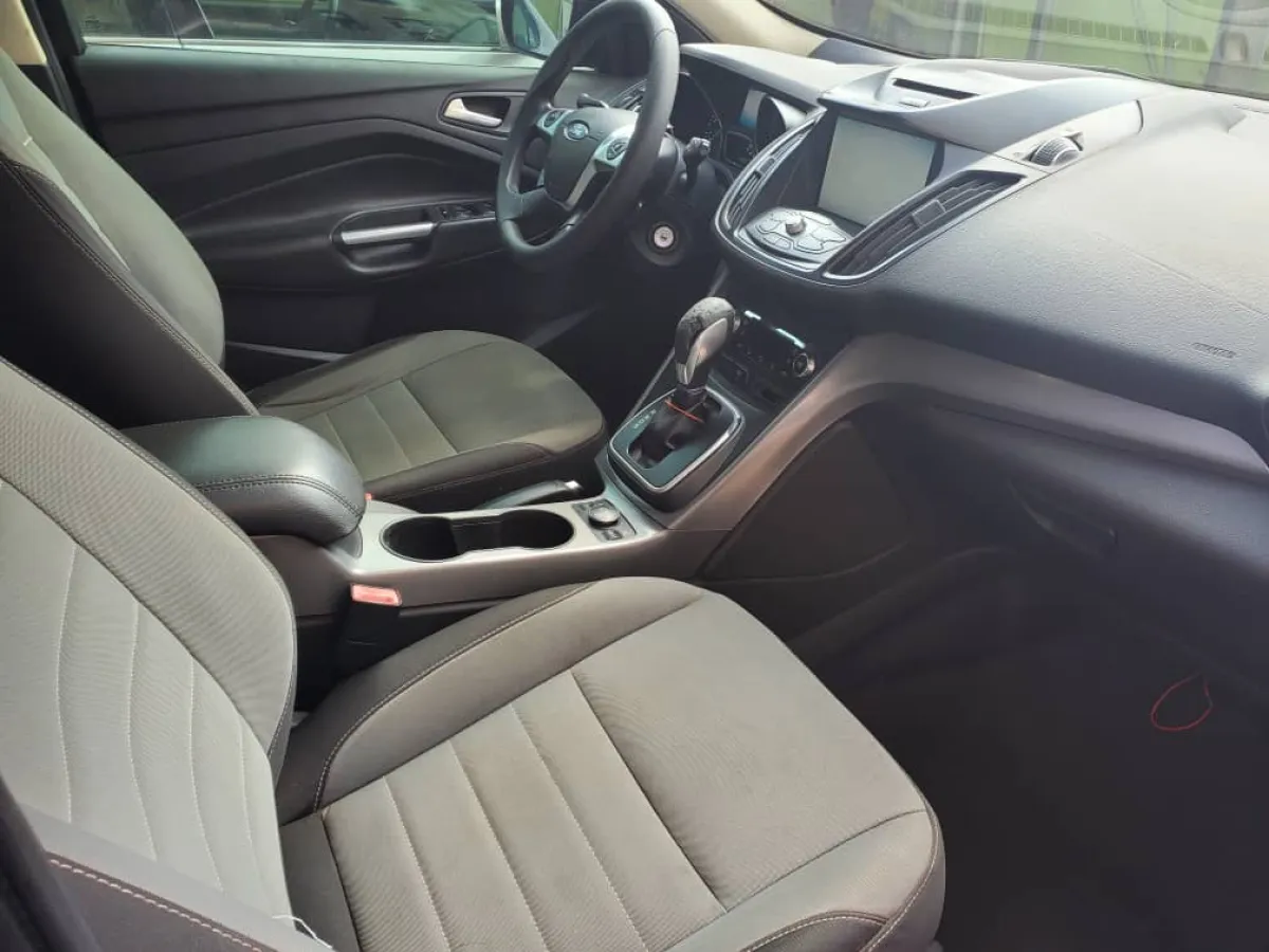A Super Clean Ford Escape For Sale, 2013 Model Full Options - Image 3