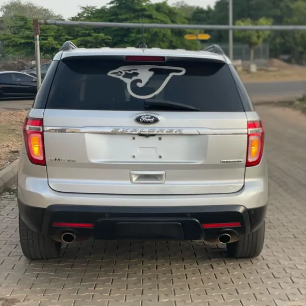 Extremely Clean 2013 Ford Explorer With Original Custom Duty