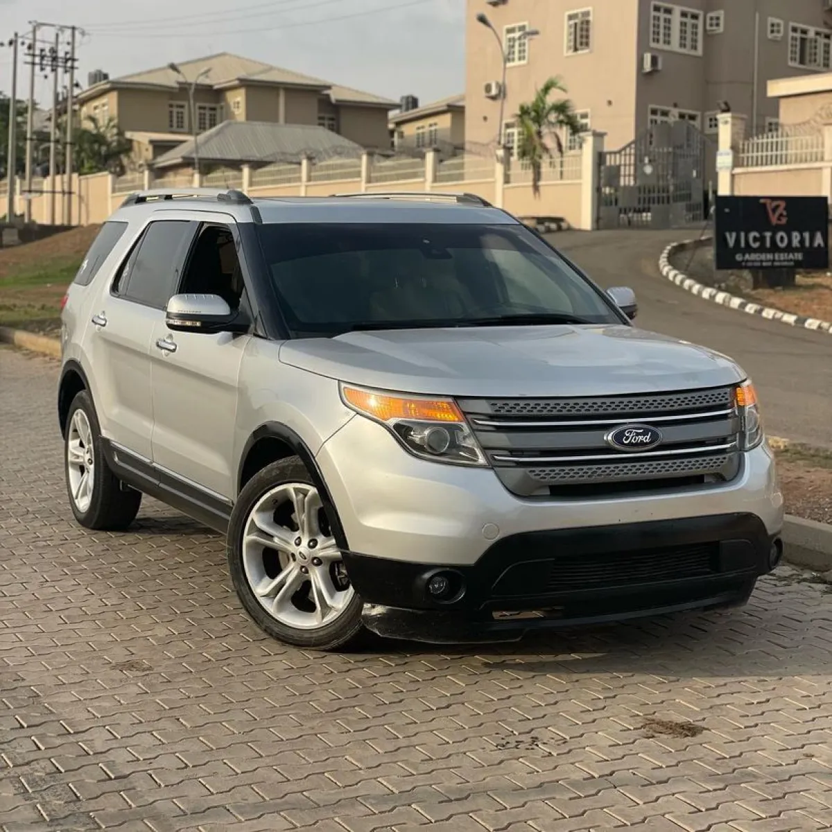 Extremely Clean 2013 Ford Explorer With Original Custom Duty - Image 2
