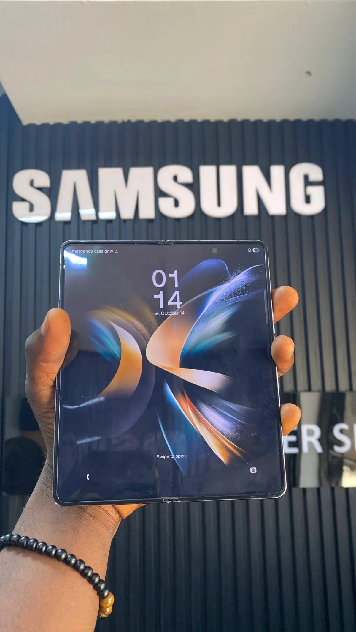 Samsung galaxy fold 4 - Image 2