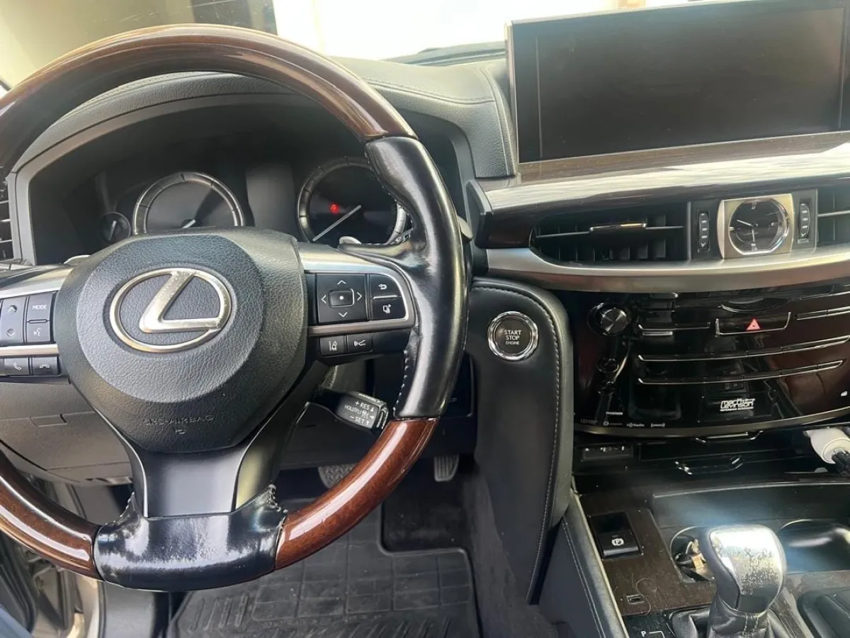 Used 2018 Lexus LX570 Premium High Specification - Image 3