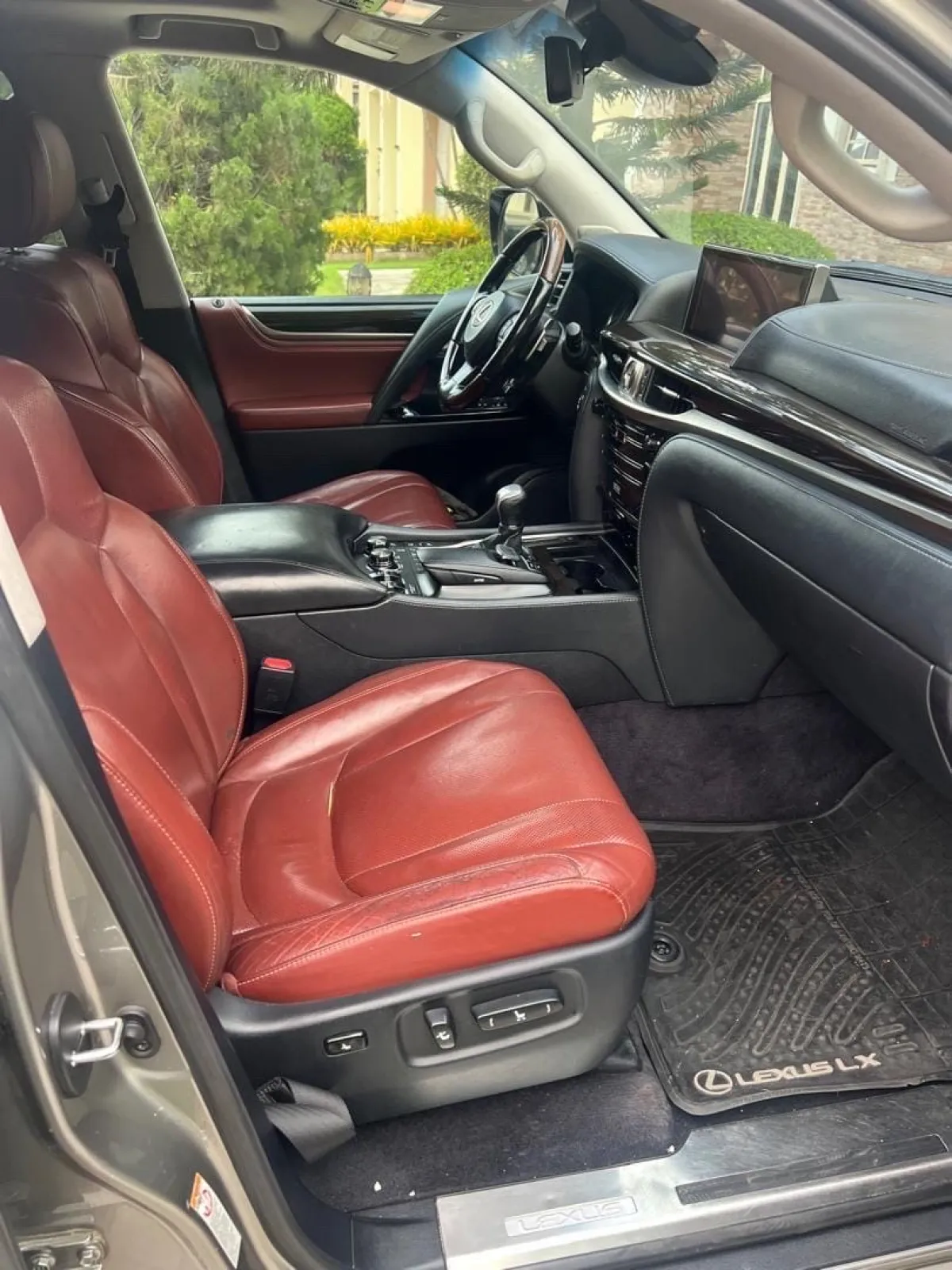 Used 2018 Lexus LX570 Premium High Specification - Image 4