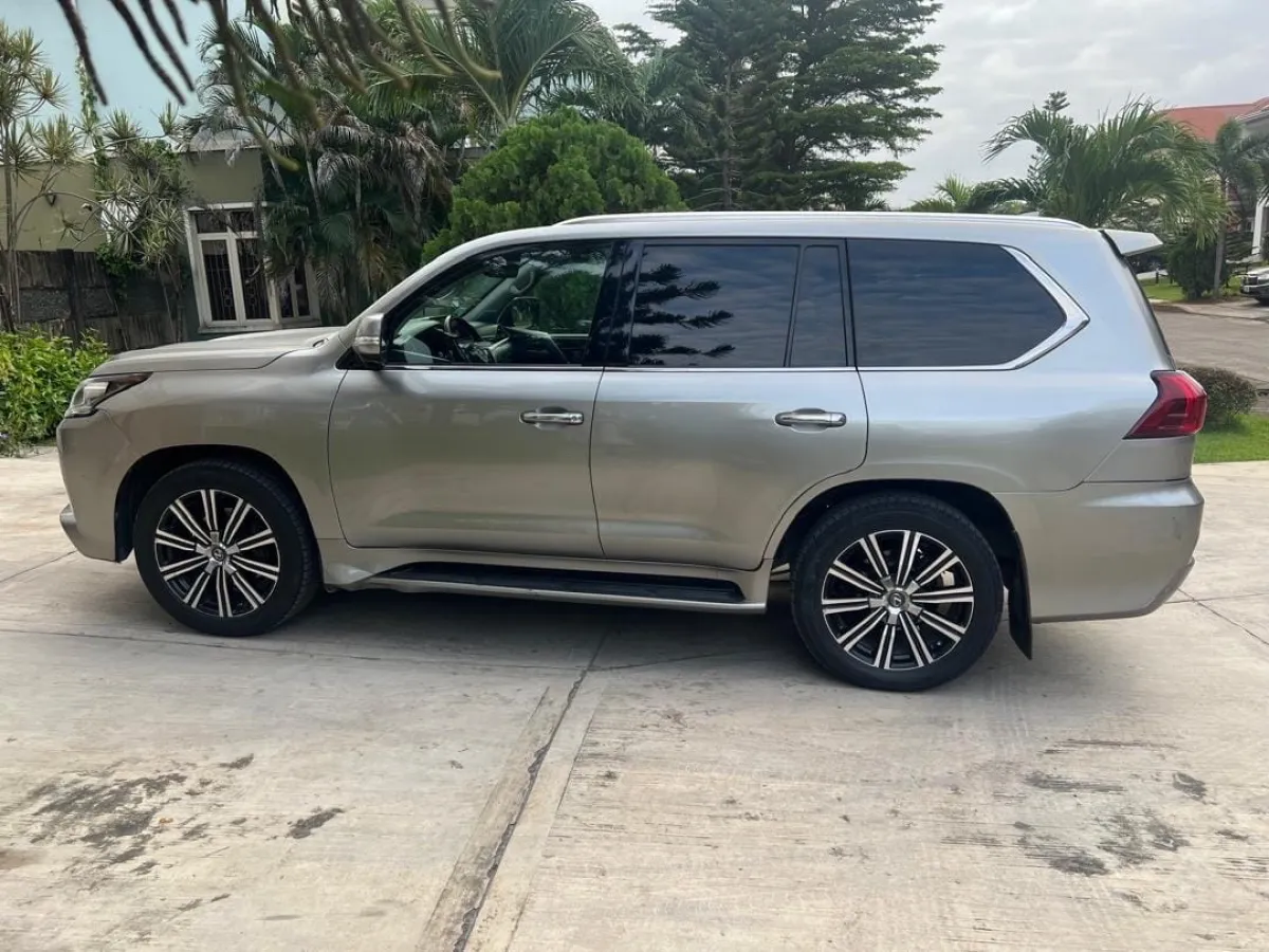 Used 2018 Lexus LX570 Premium High Specification - Image 9