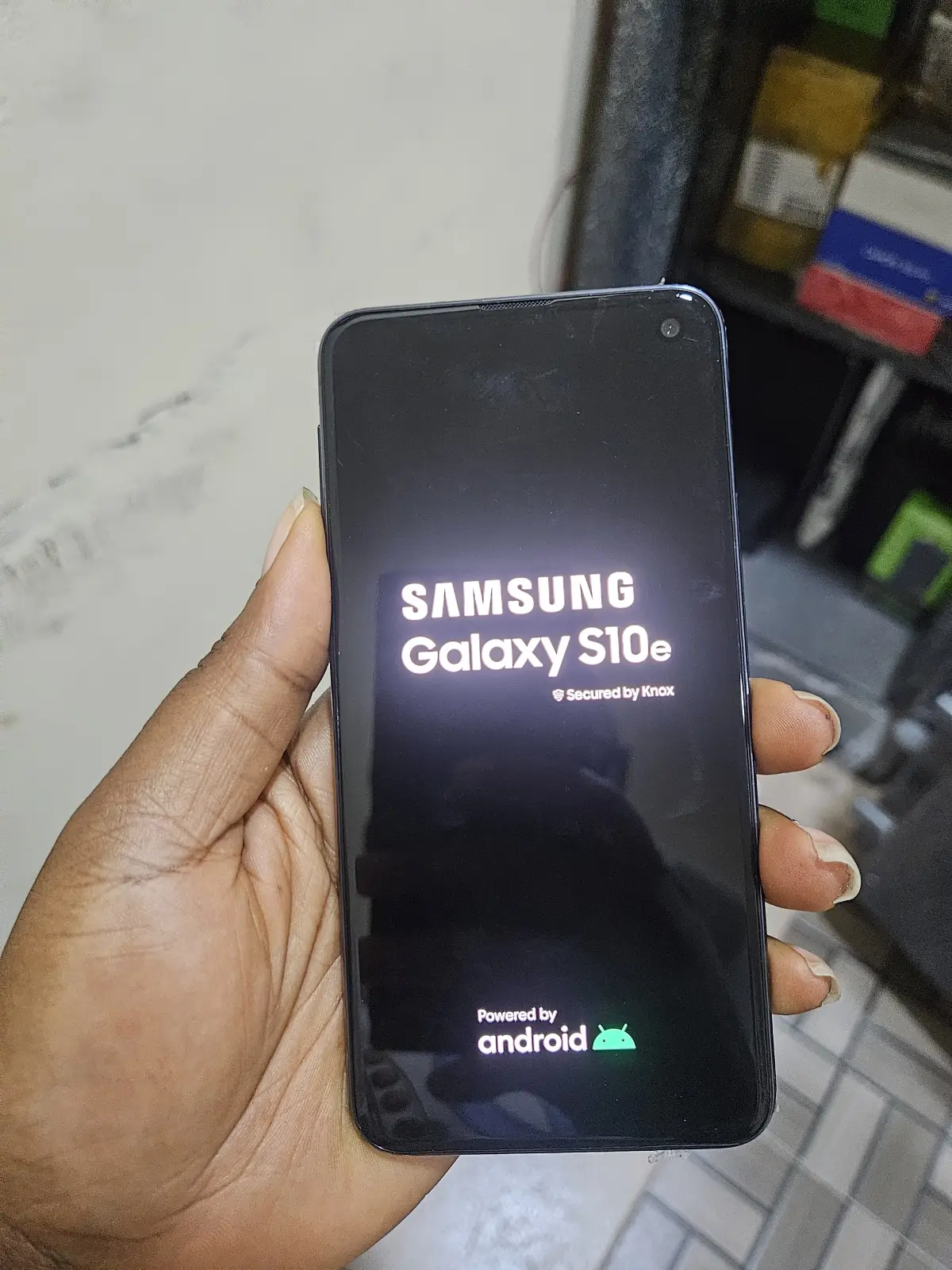 Samsung Galaxy s10e - Image 1