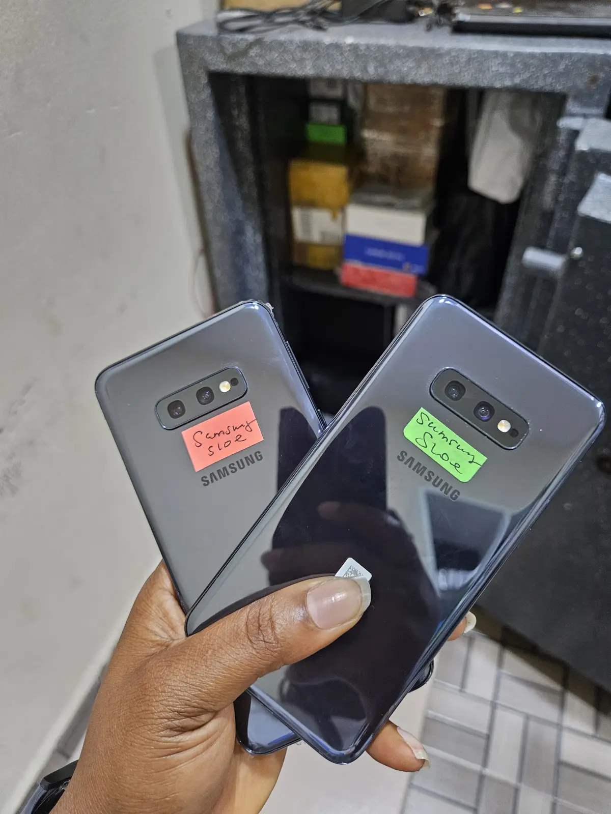 Samsung Galaxy s10e - Image 2