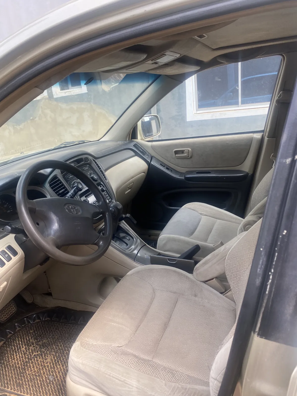 2004 Toyota Highlander - Image 2