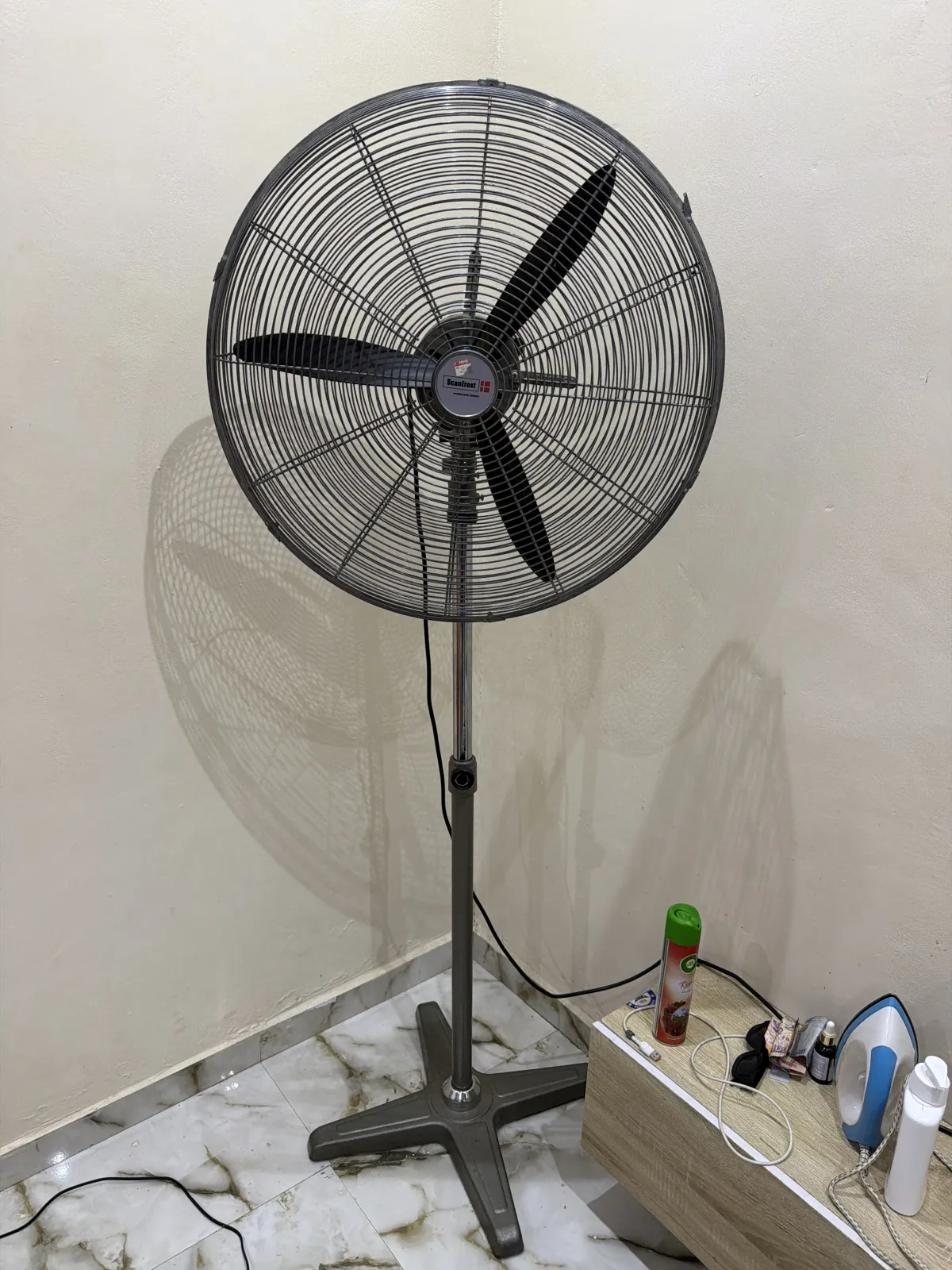 26 inches scanfrost standing fan - Image 1