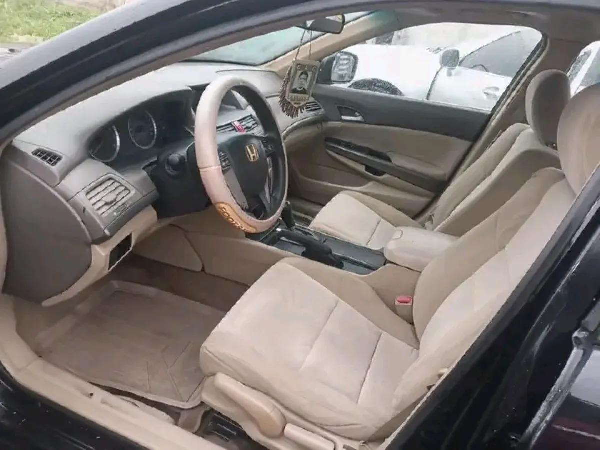 Super clean Honda Accord EOD black - Image 3