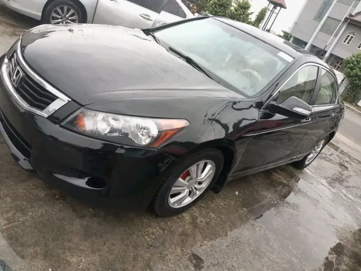 Super clean Honda Accord EOD black - Image 2