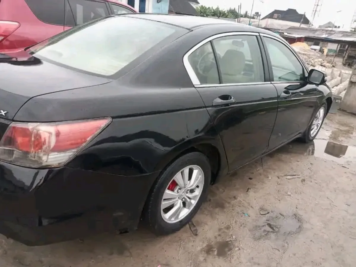 Super clean Honda Accord EOD black - Image 6