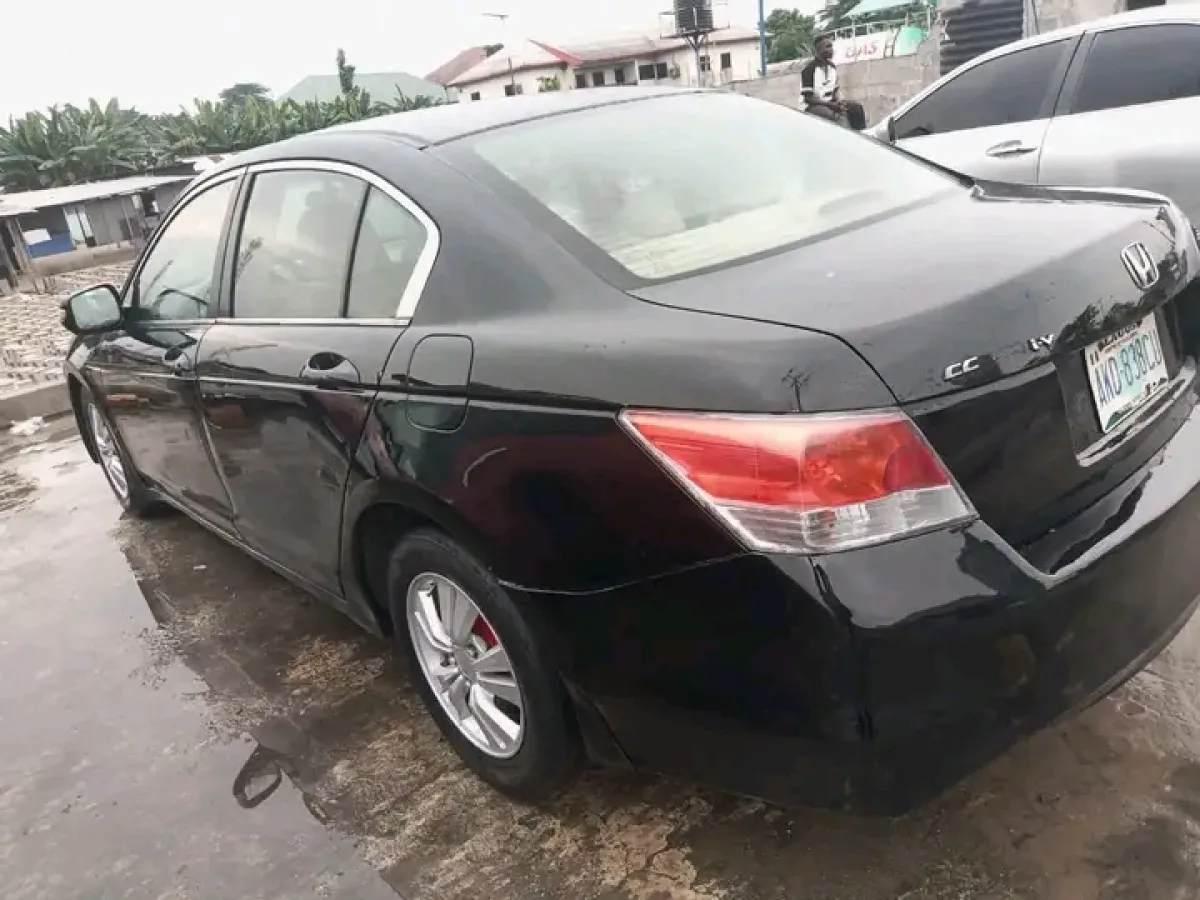Super clean Honda Accord EOD black - Image 7