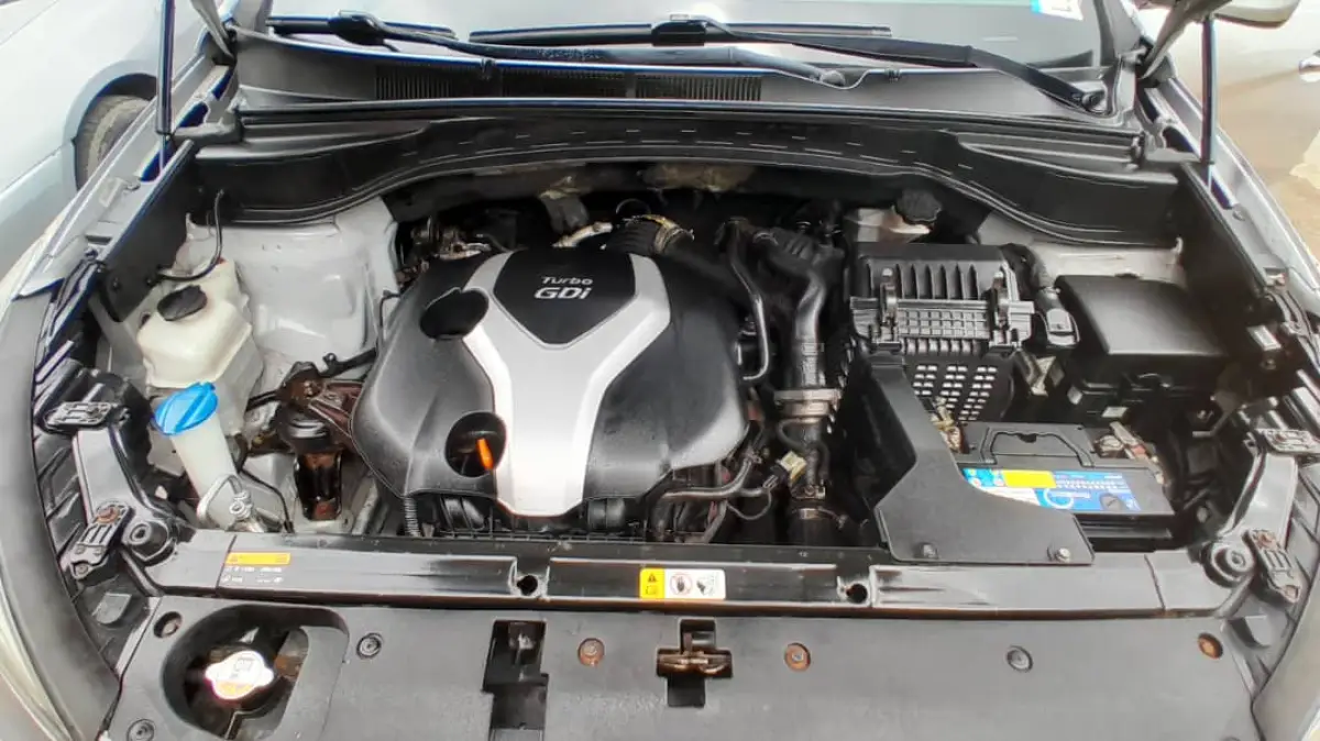Foreign Used Hyundai Sante Fe - Image 8