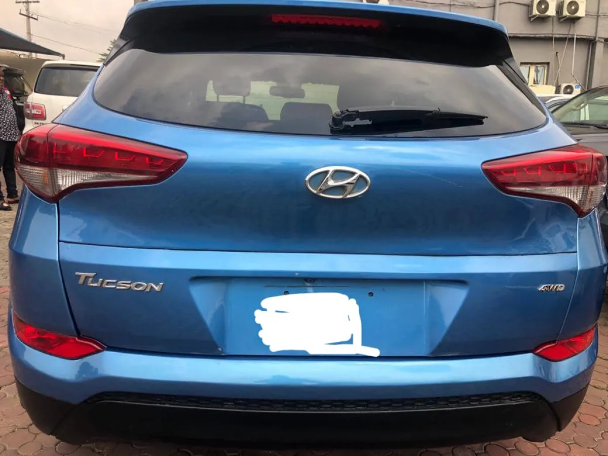 Hyundai Tucson 2016 Model, Blue - Image 2