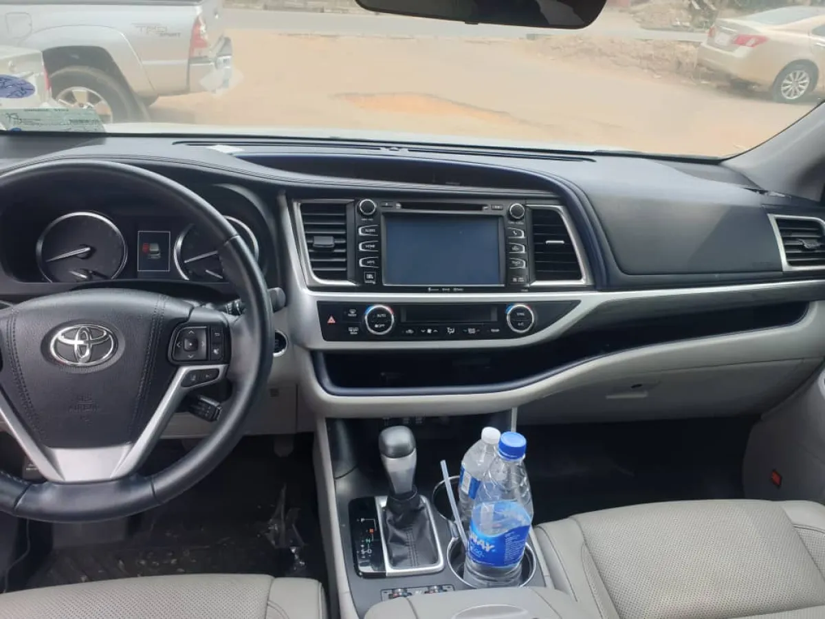 Tokunbo 2018 Toyota Highlander Limited - Image 4