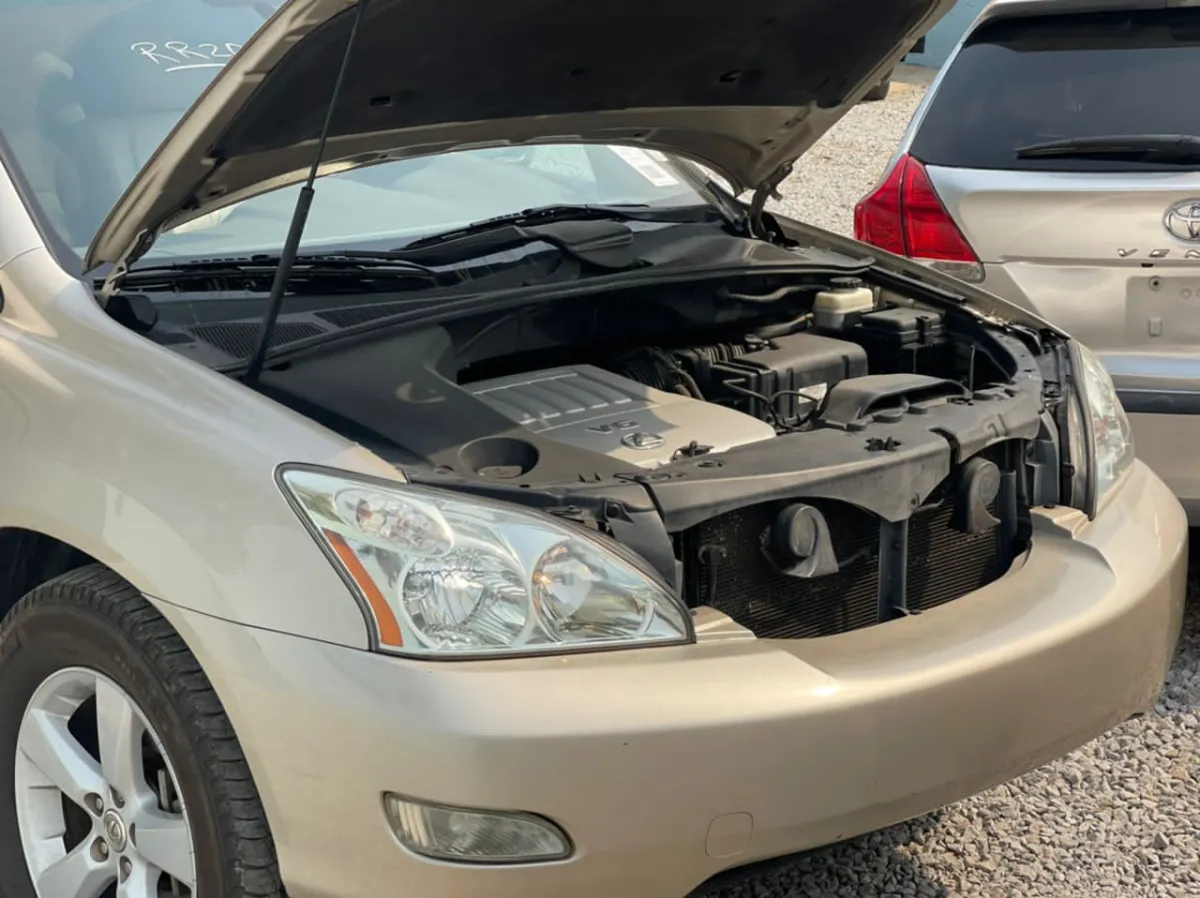 New Arrival cleanest accident free 2007 Lexus Rx350 - Image 2
