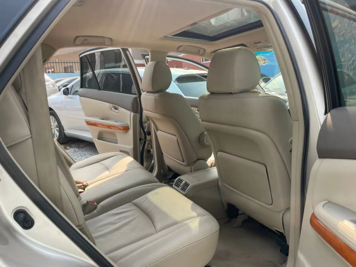 New Arrival cleanest accident free 2007 Lexus Rx350 - Image 4