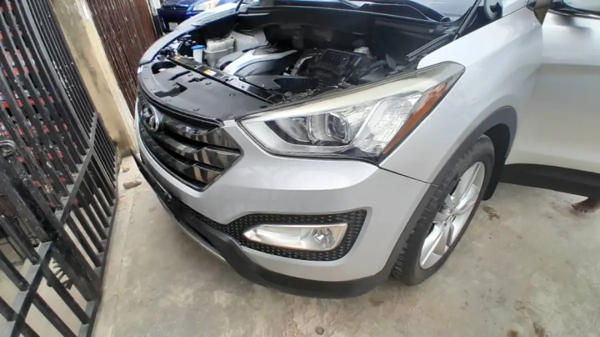 Foreign Used Hyundai Sante Fe - Image 14