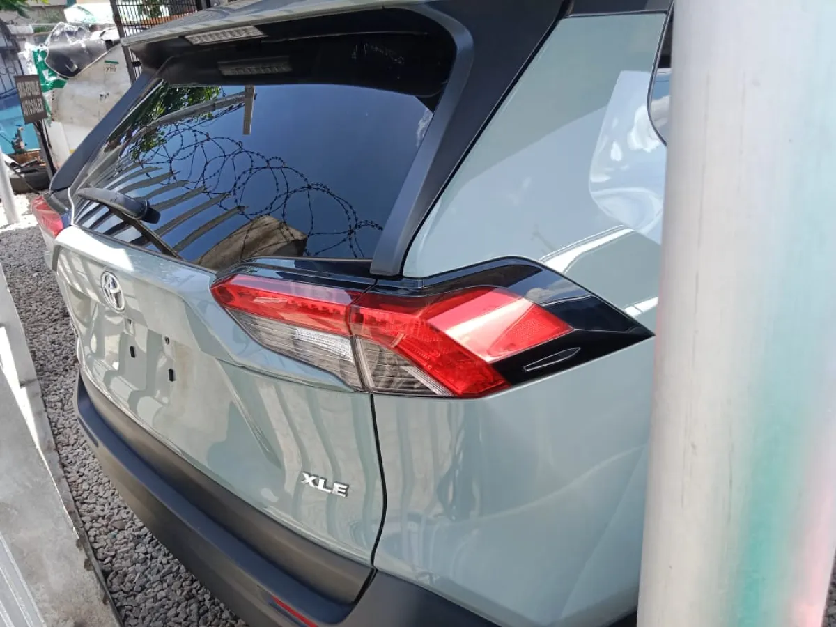 2021 Toyota RAV4 Grey - Image 4