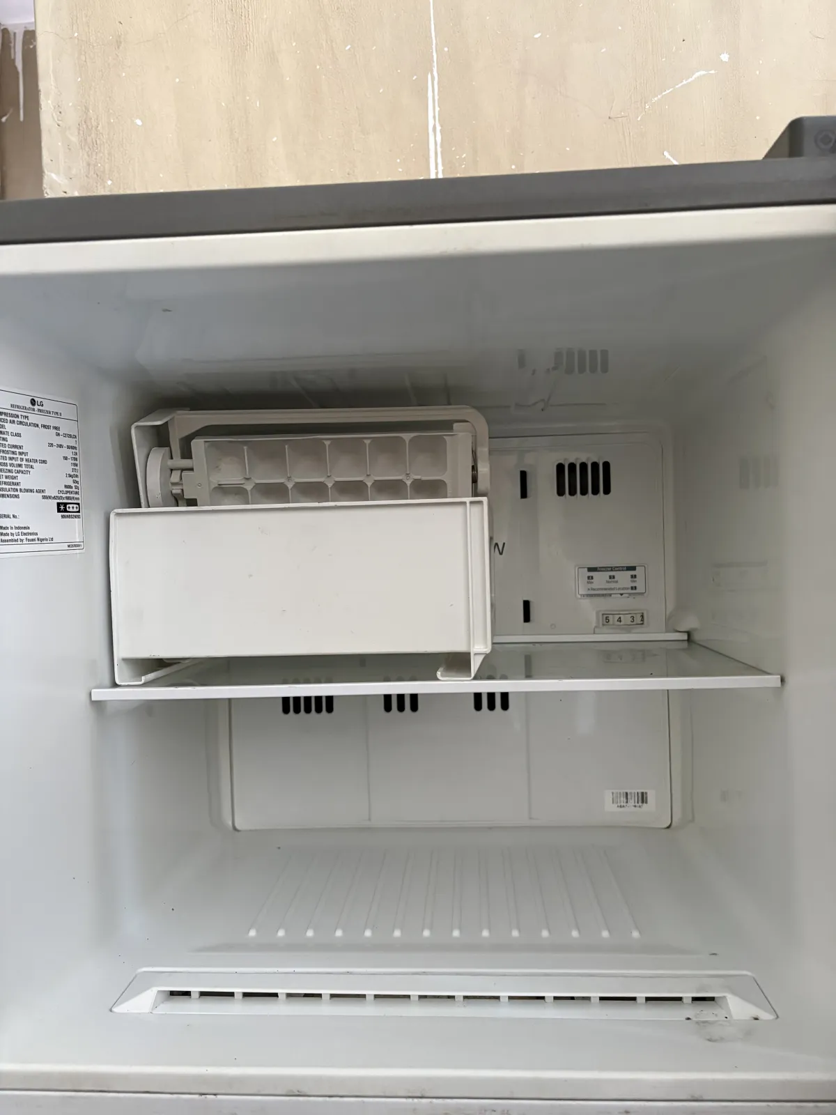 LG 272L Inverter Refrigerator - Image 2