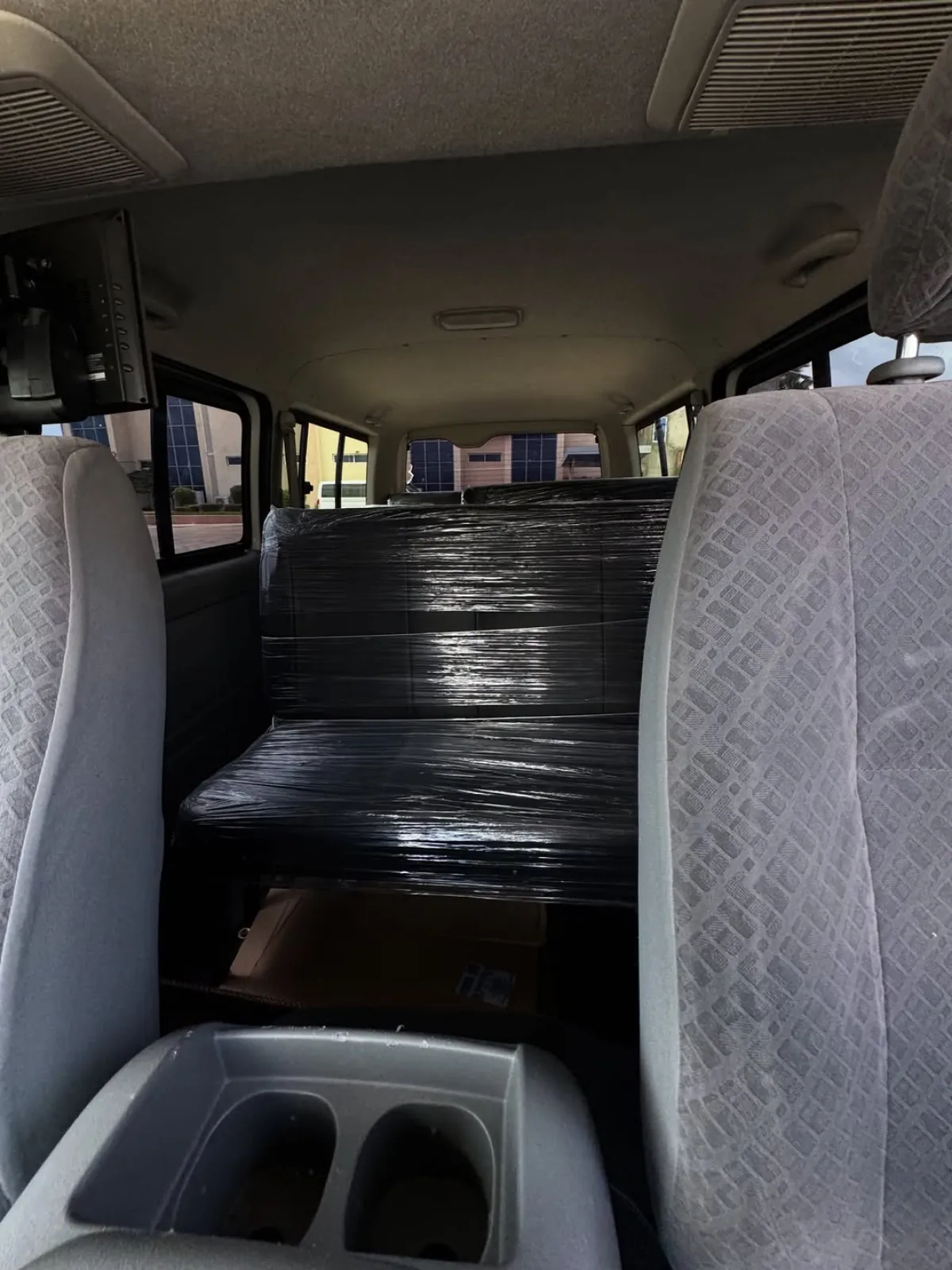 Toyota hiace bus - Image 6