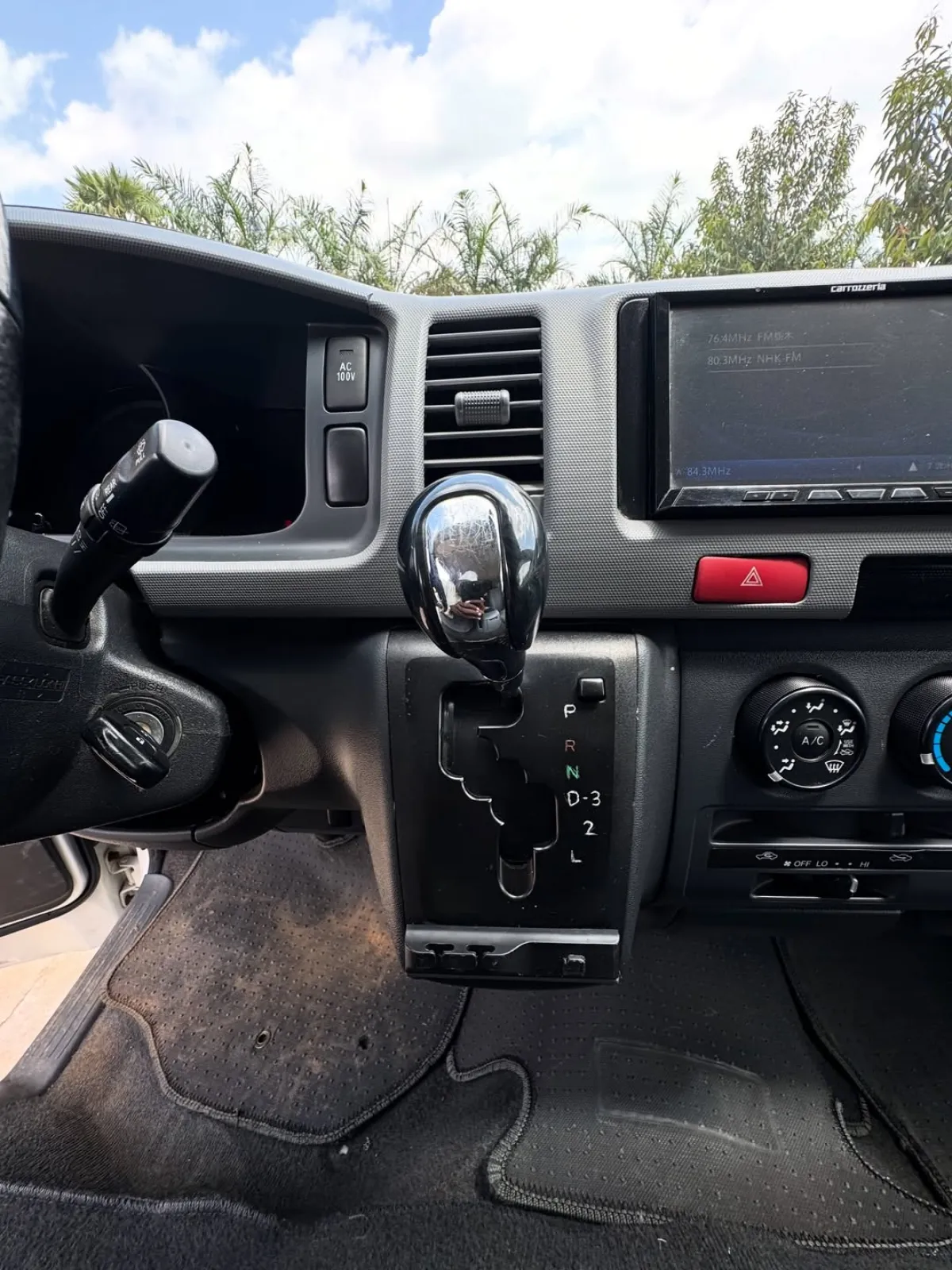 Toyota hiace bus - Image 7