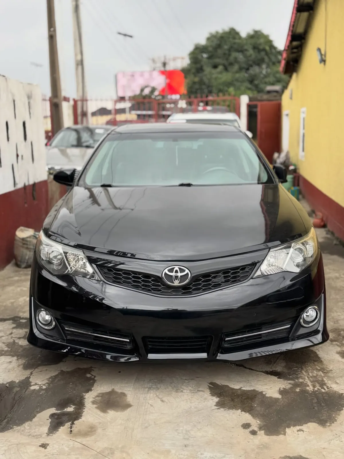 2011 Toyota Camry - Image 10