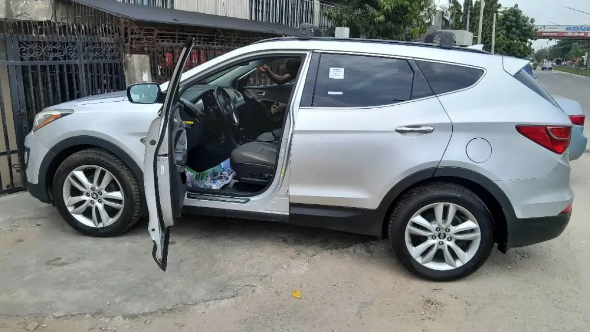 Foreign Used Hyundai Sante Fe - Image 13