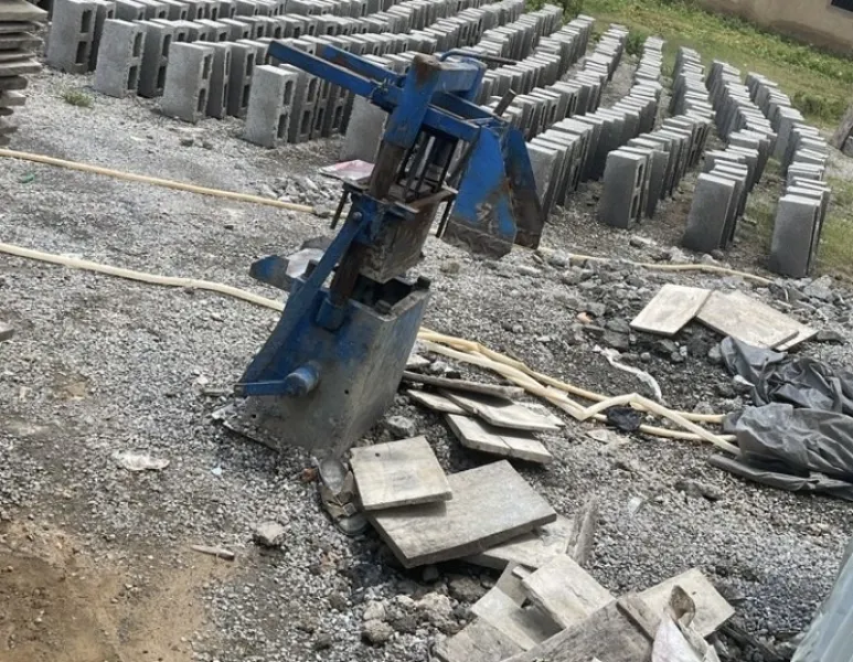 New concrete blocking making machine