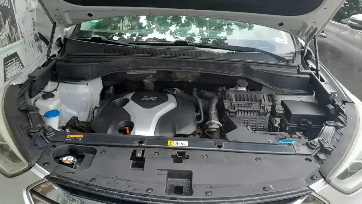 Foreign Used Hyundai Sante Fe - Image 2