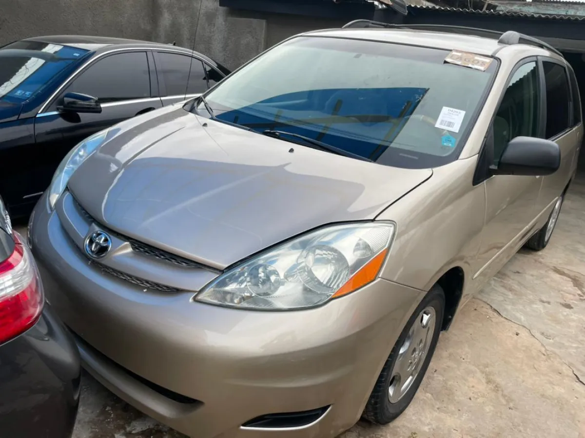2006 toyota sienna - Image 4