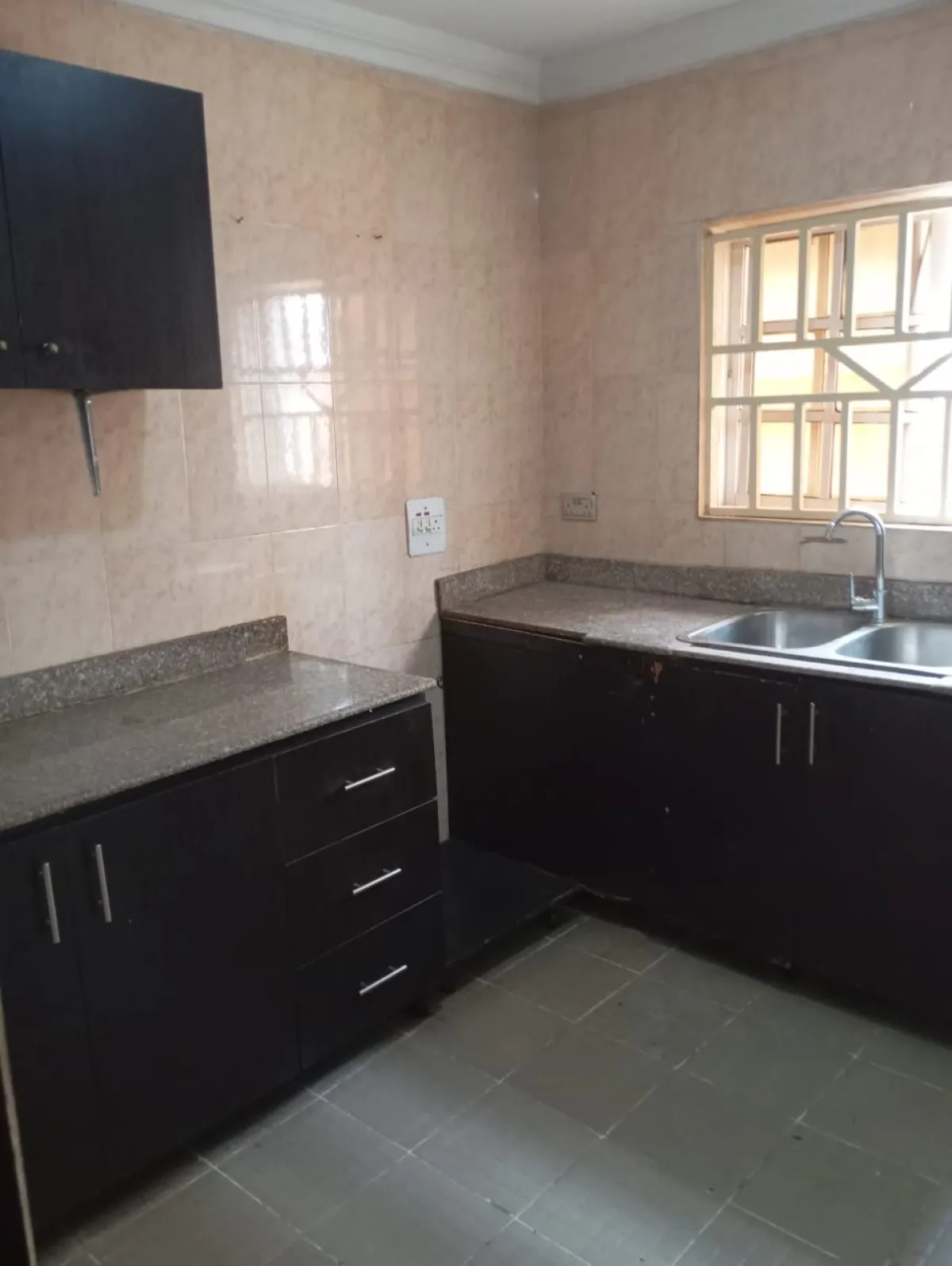 clean 4 bedroom for same global estate for rent - Image 4