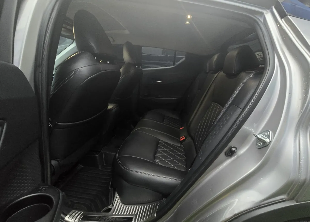 2023 Toyota CHR Foriegn used - Image 2