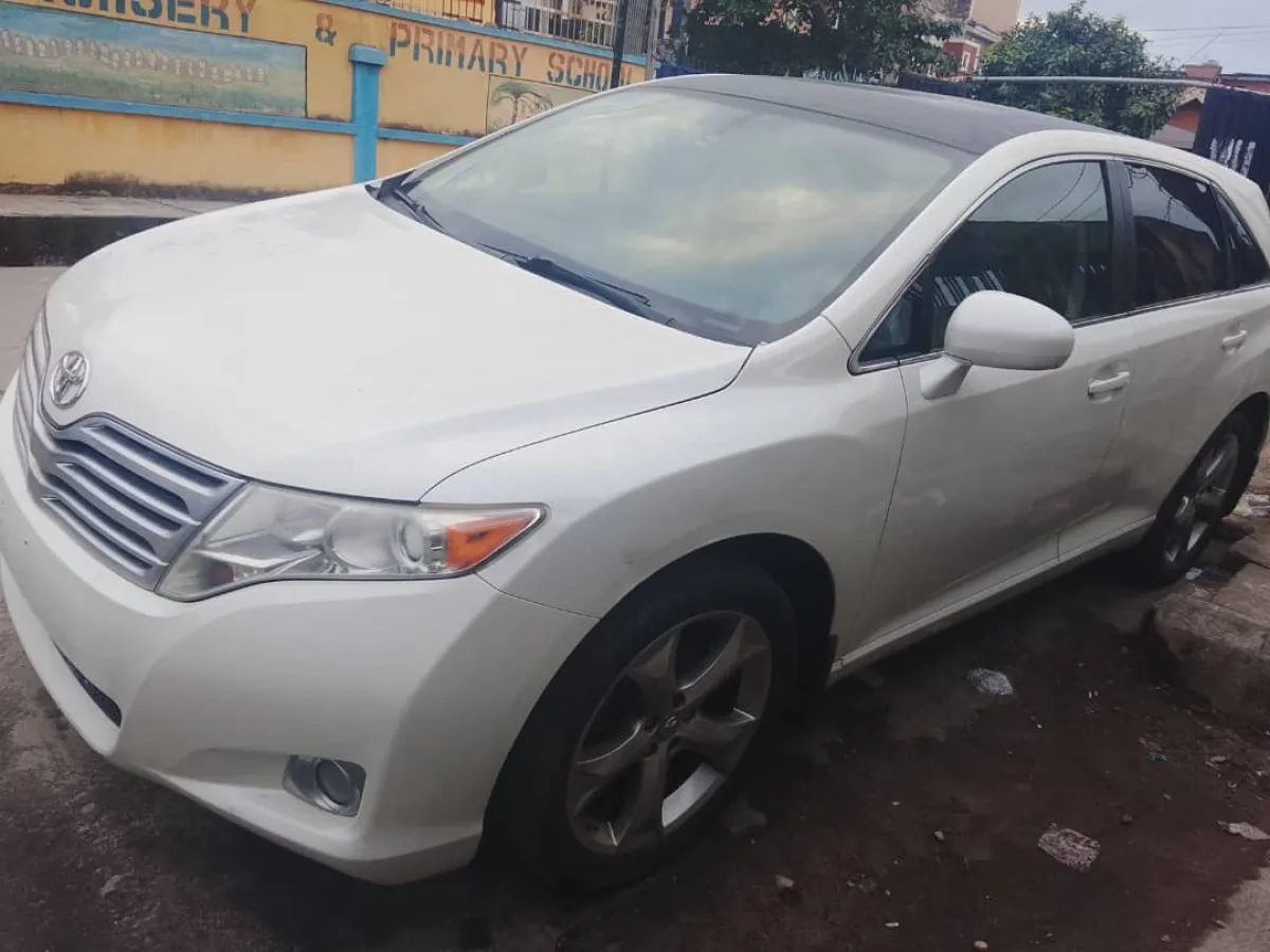 Toks Toyota Venza 2010 with panoramic - Image 2