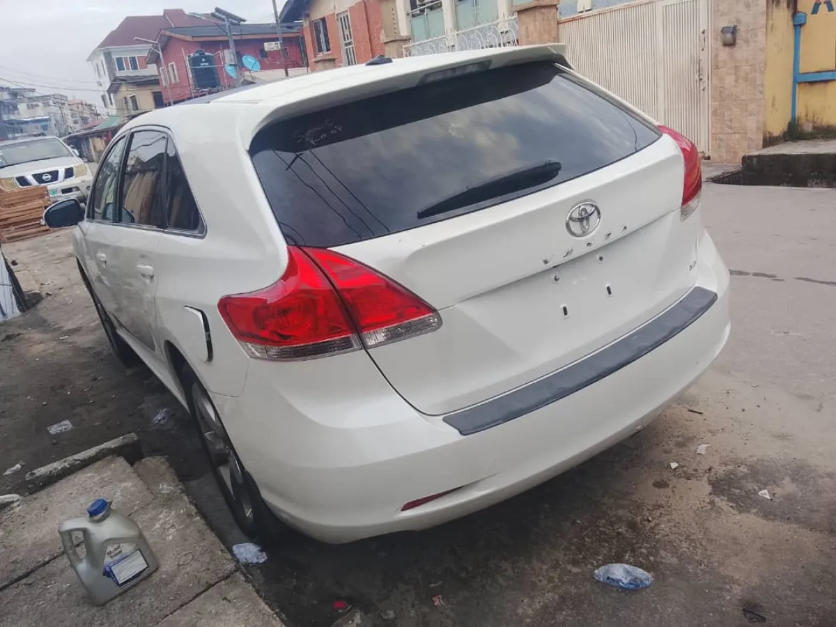 Toks Toyota Venza 2010 with panoramic - Image 3